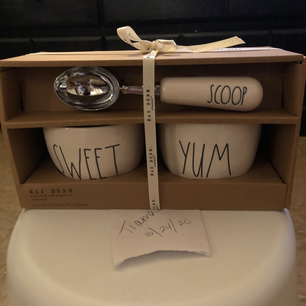 Rae Dunn ice cream bowls and scoop